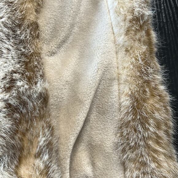 Faux fur stole - Picture 5 of 5